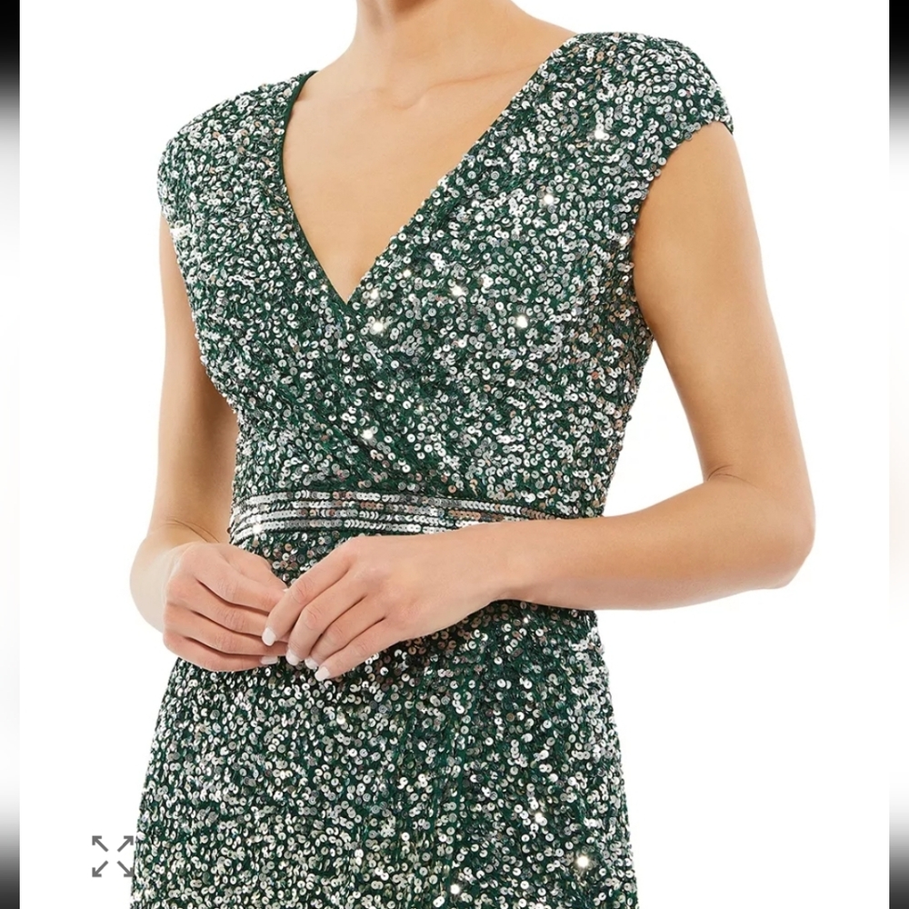 NWOT MACDUGGAL CAP SLEEVE SEQUINED HIGH SLIT GOWN - Picture 5 of 12